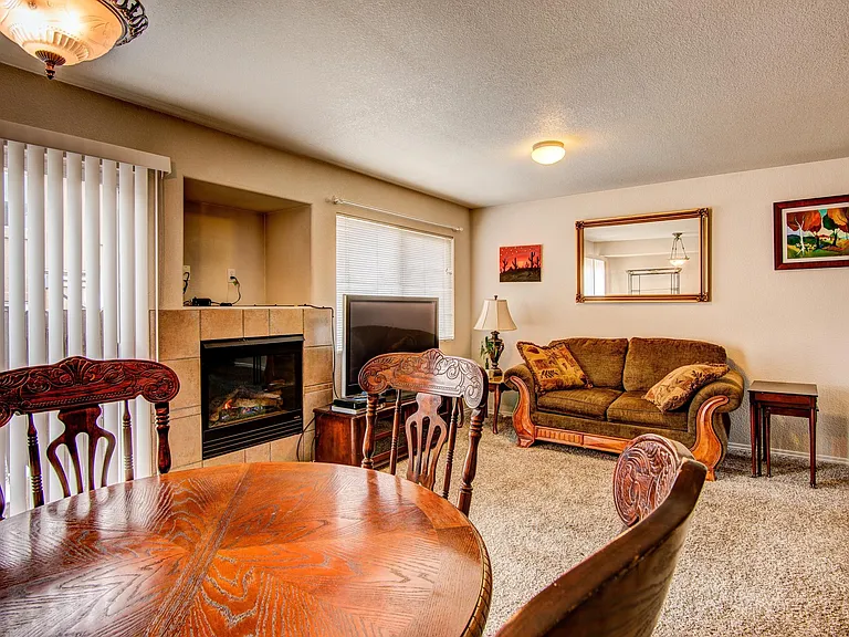 Dining room/living room