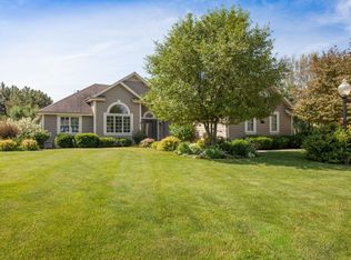 1517 Turnberry Cir, Oconomowoc, WI 53066
