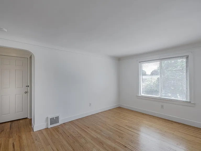 122 W Houstonia Ave — Photo 9