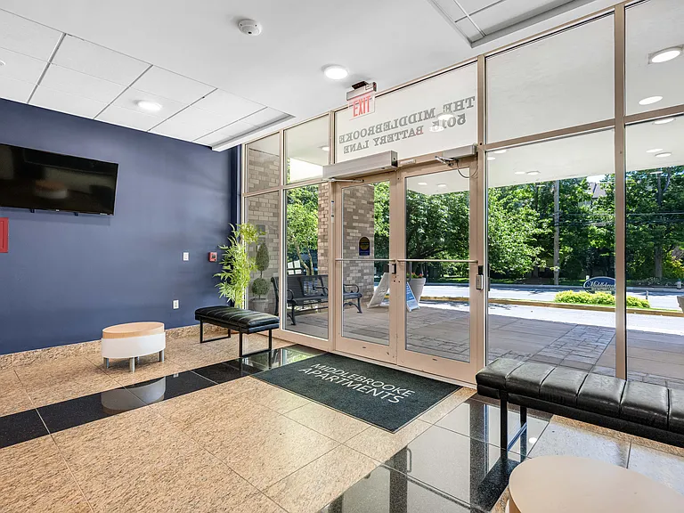 Middlebrooke Apartments — Photo 15