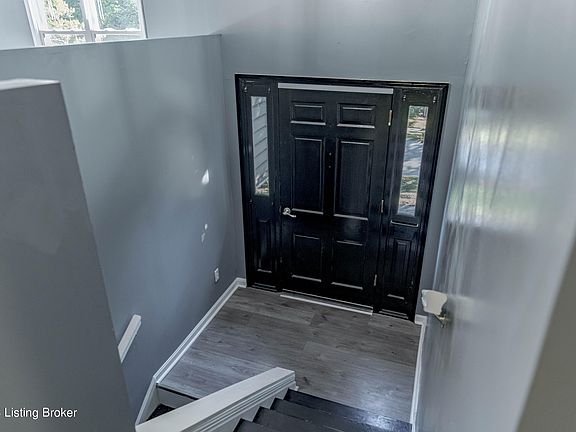 3rd image of 9104 Royal Oak Dr