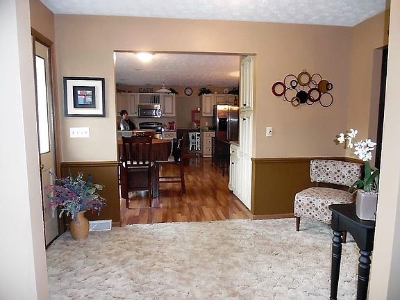 2nd image of 1271 Oak Ln