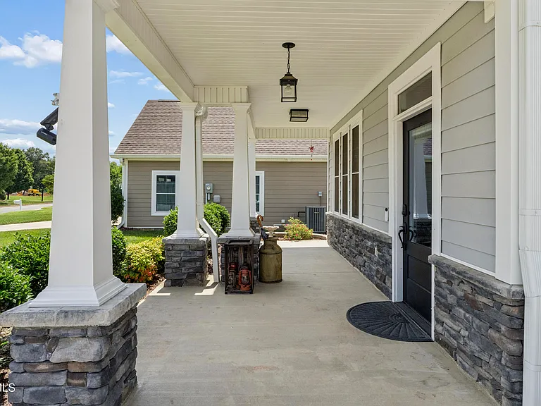 515 Villa Ln — Photo 38
