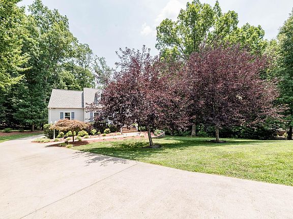 4th image of 200 Whistlewood Ct