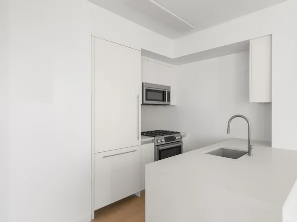 1 Union Sq S image 1 of 18