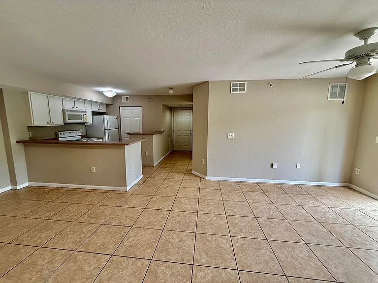 181 SW Palm Dr #103 — Photo 16