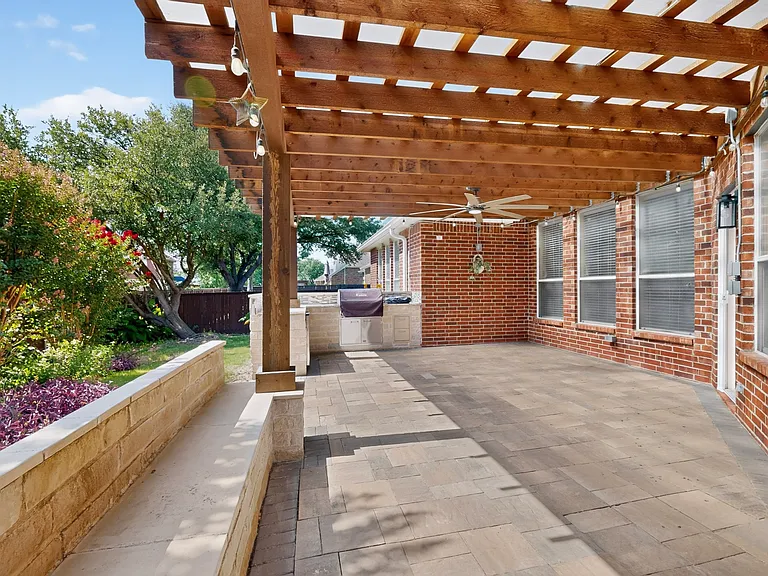 1812 Meadow Ridge Dr — Photo 35