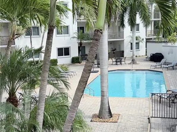 1100 Pine Ridge Rd, Naples, FL