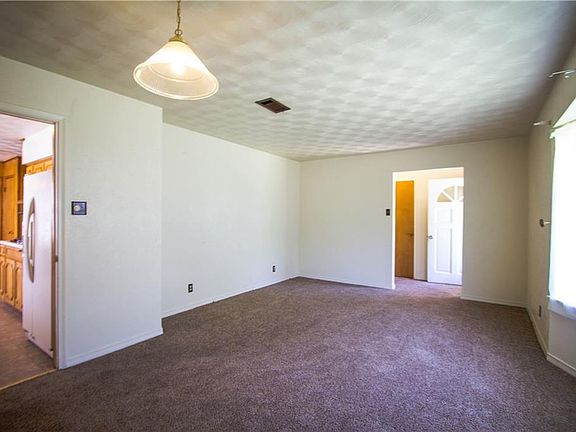 5th image of 713 Poinsettia Dr