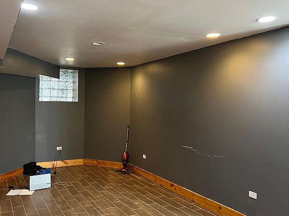 3rd image of 2624 N Francisco Ave #1
