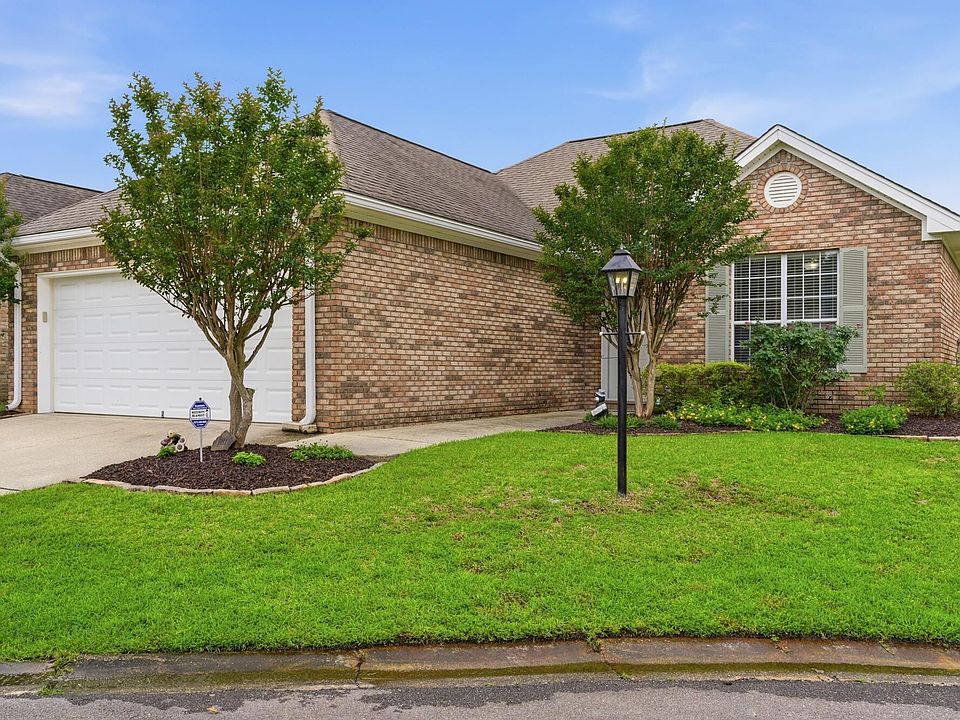 1st image of 131 Willow Brook Dr