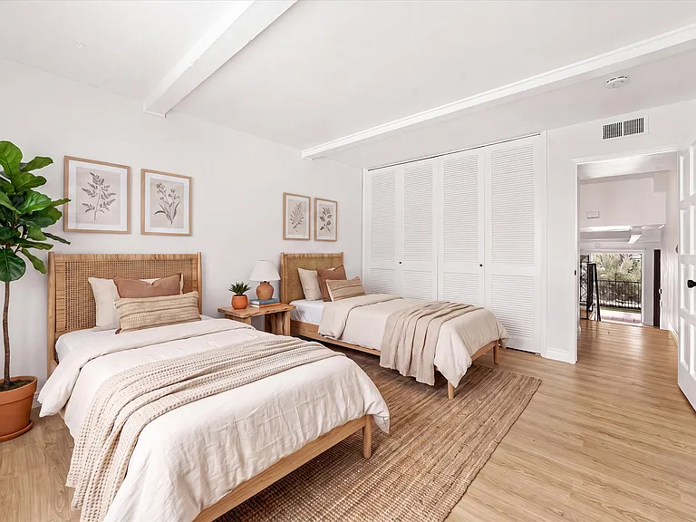 375 E 36th St #6 — Photo 3