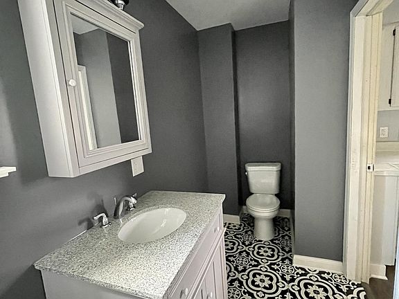 5th image of 96 E Court St #1