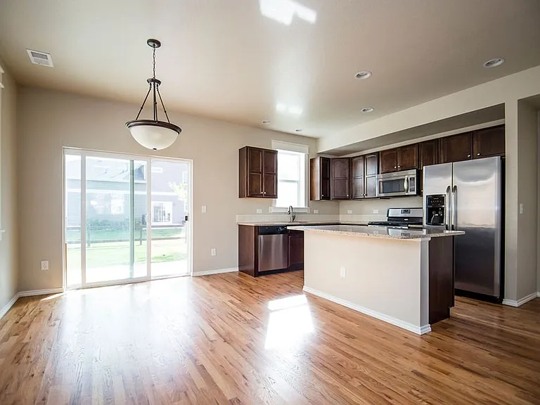 532 Walhalla Ct — Photo 5