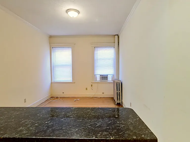 55 Queensberry St #16 — Photo 4