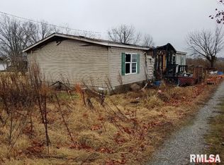 30 Doc Rd, Eldorado, IL 62930