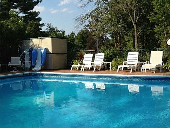 3rd image of 25 Meadowhill Ln