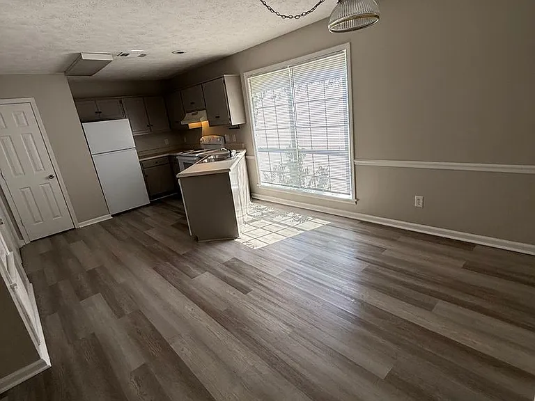 307 Carver Dr — Photo 4