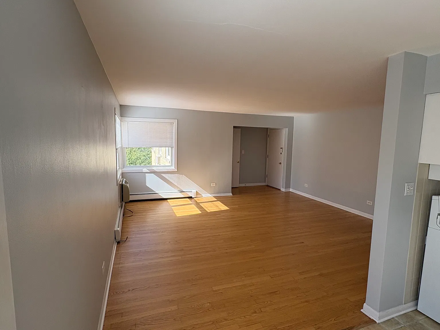 2 bed, 1000 sqft, $1,950 — Photo 3