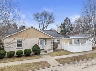 505 77th St, Kenosha, WI 53143