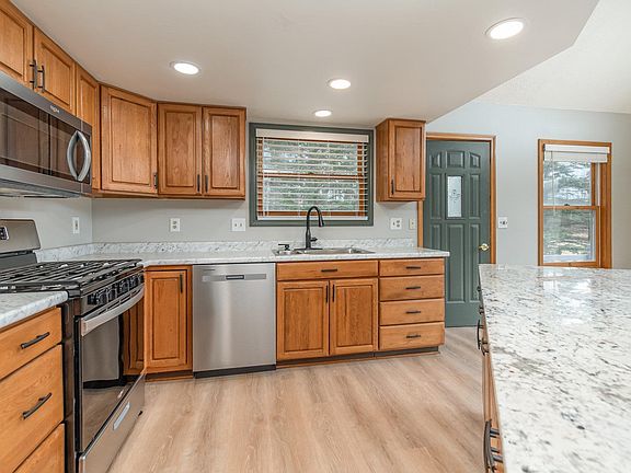 5th image of 212 Arrowhead Dr
