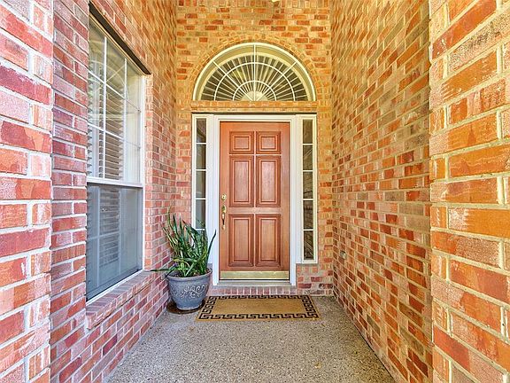4th image of 8914 White Pine Ln