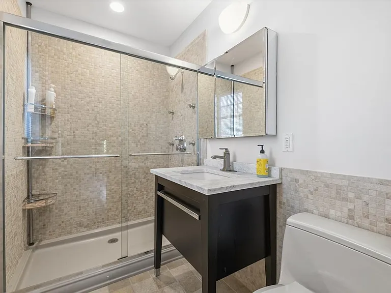 49 Beach Ave — Photo 36