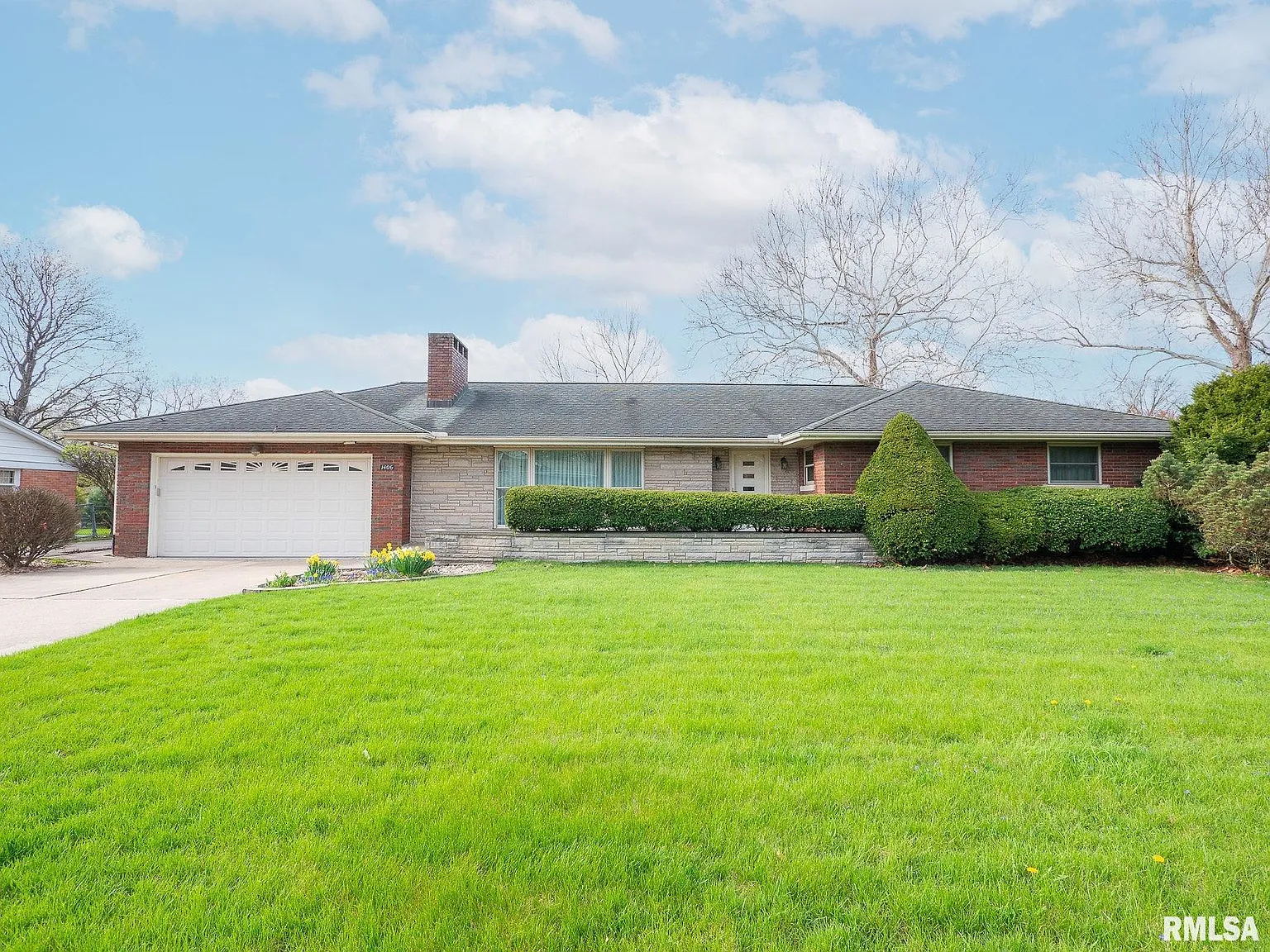 1406 W Clarewood Ave photo 1