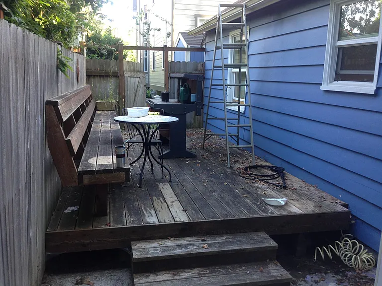 Back fenced porch/deck