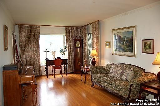 3rd image of 603 Robinhood Pl