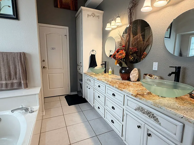 13806 Primavera Dr — Photo 26