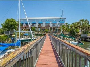 401 Saint James Ave, Carrabelle, FL 32322