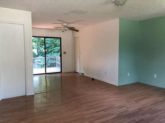 3rd image of 183 Pecan Wood Dr