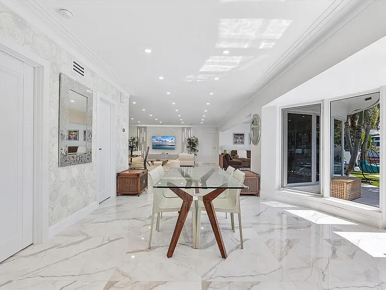 207 Royal Palm Dr — Photo 29