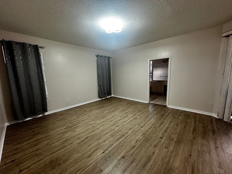 1363 Glenwick Dr — Photo 13