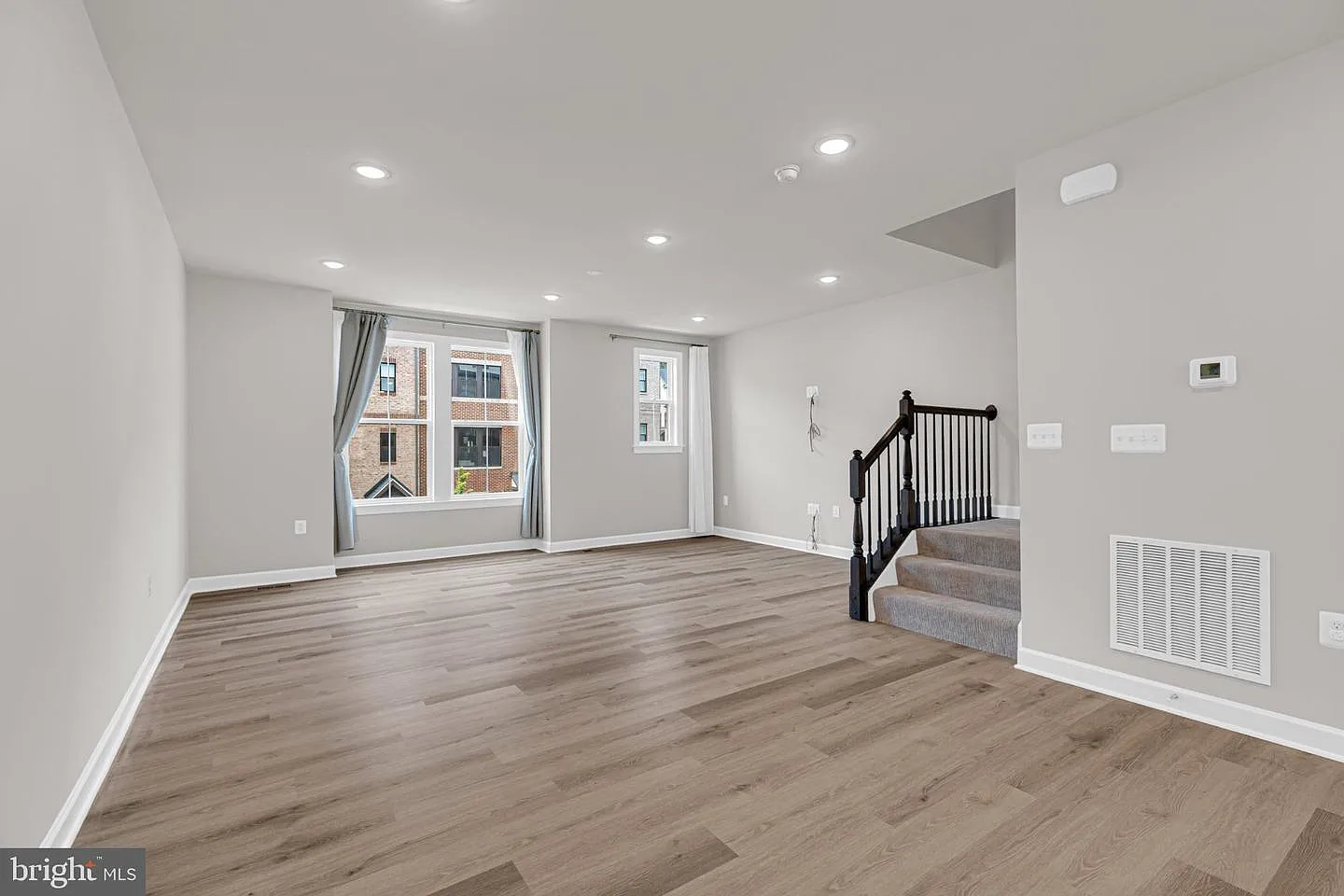 4 bed, 2048 sqft, $4,500 — Photo 3