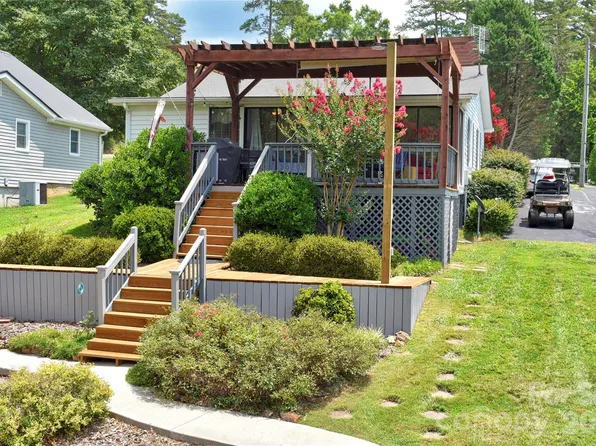 260 Pirates Cv, New London, NC 28127