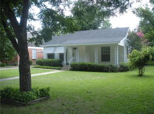 409 Bellevue Dr, Cleburne, TX 76033