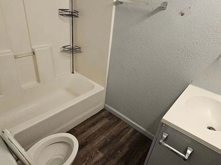 501 Mounts Ave — Photo 8