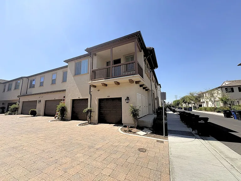 2848 E Berry Loop Privado #63 — Photo 2