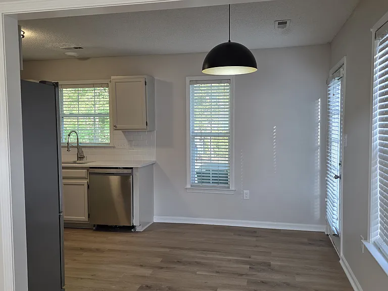 2419 Middleburg Dr — Photo 16