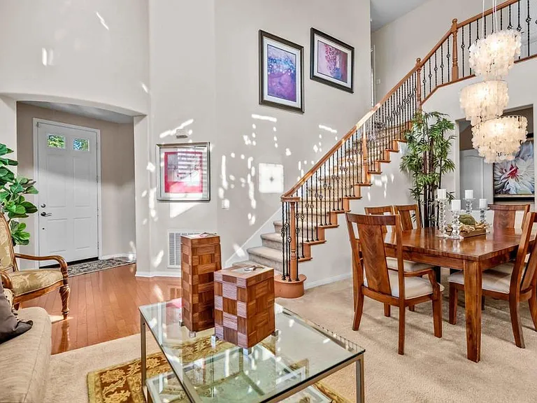 465 Avenida Antonio — Photo 3
