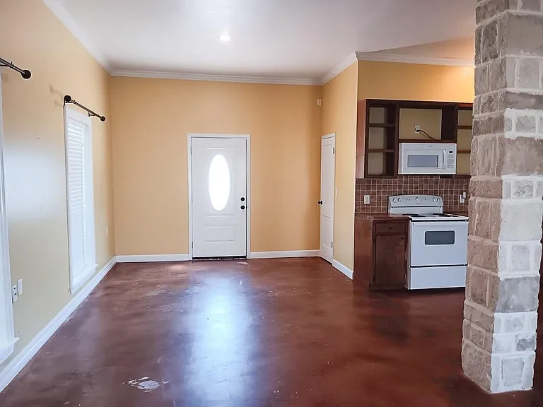 9500 Mayfield Ave #E — Photo 11