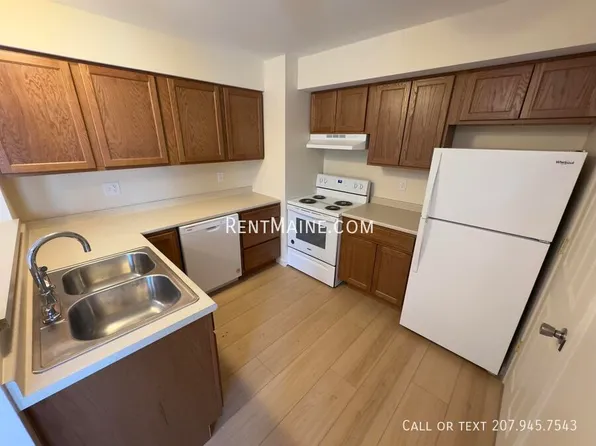 35 Valley View Ln #A, Bangor, ME 04401