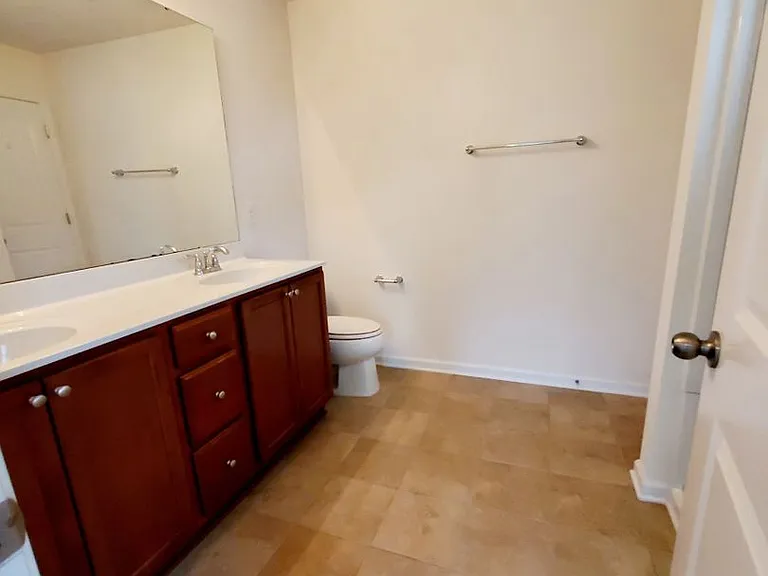 504 Cedar Lakes Dr — Photo 19