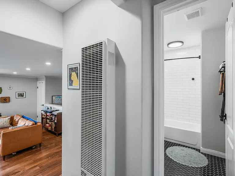 2913 A St #10 — Photo 14