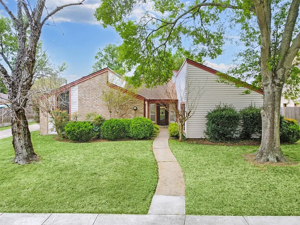 15621 Elwood Dr