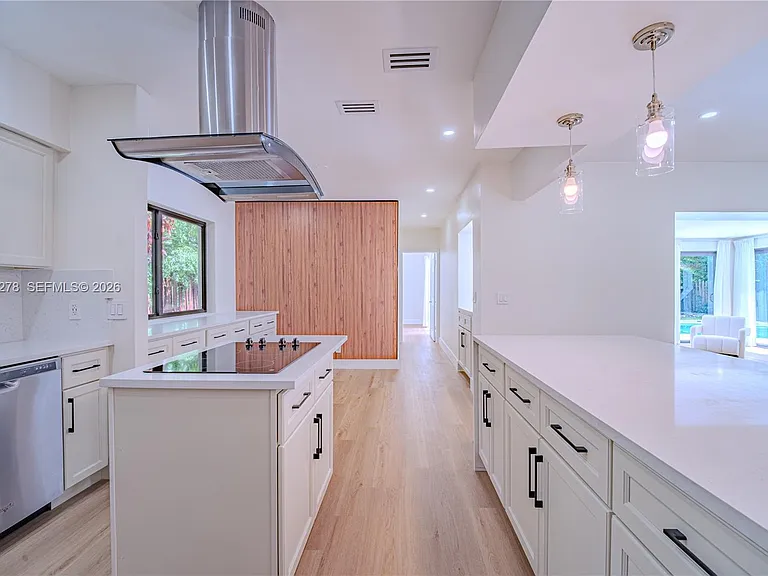 1825 Alamanda Dr — Photo 24
