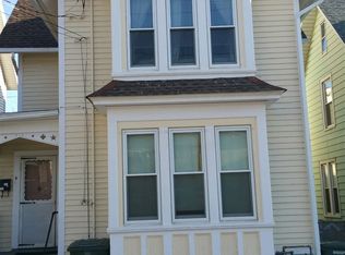 4 Armstrong Pl, Bridgeport, CT 06608