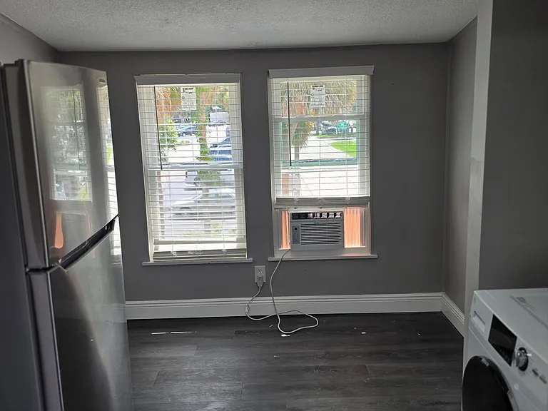 202 Luella Ct — Photo 16